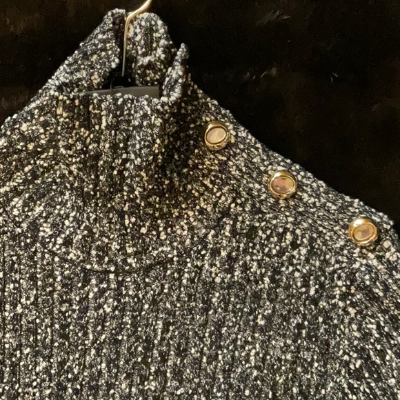 St. John sweater new with tags. Size M - Picture 2 of 5